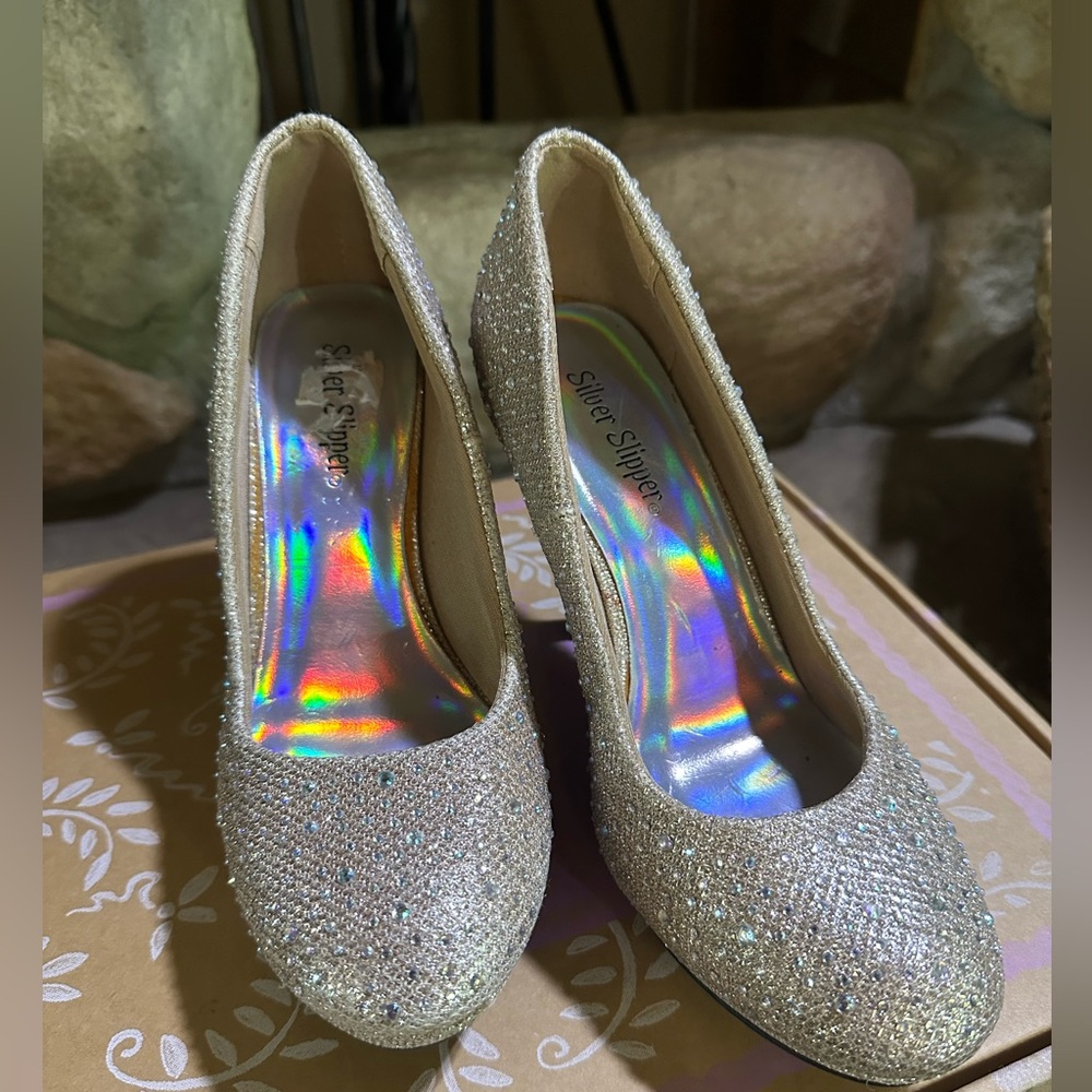 Silver slippers Heels size 6